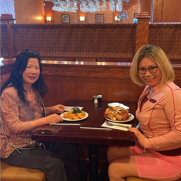 Meet your Posher, Cynthia - Picture 2 of 4